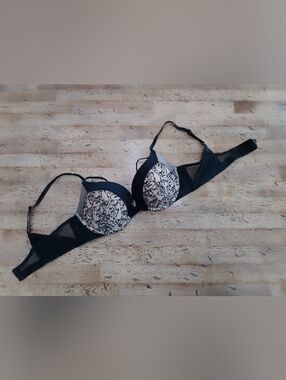 Victoria's Secret Black and Cream Lion Lace Bomb Shell Push-Up Bra 34C Very Sexy